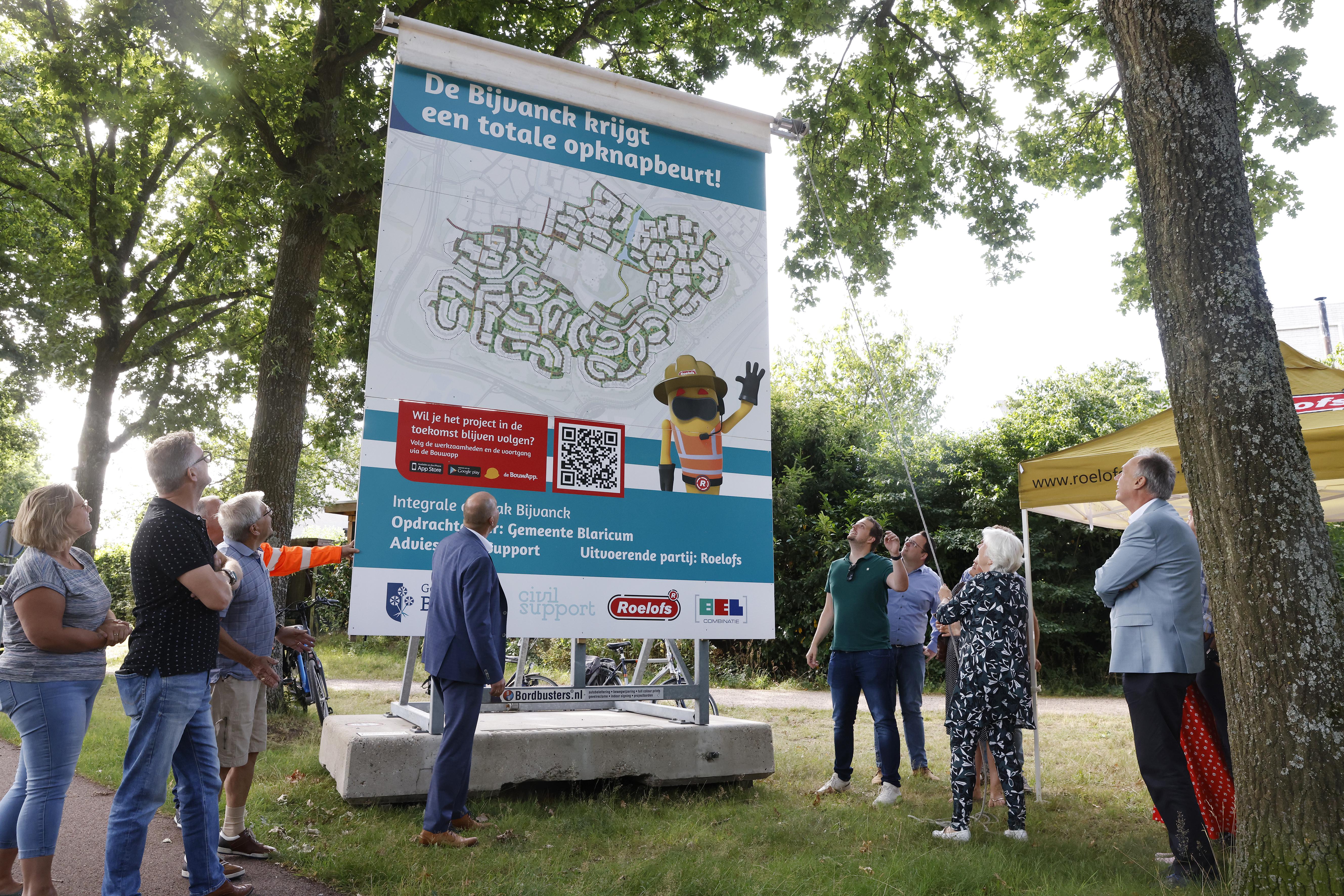 ’We zijn de Bijvanck niet vergeten’; Bouwbord in Blaricum als symbool dat de renovatie er echt aan k